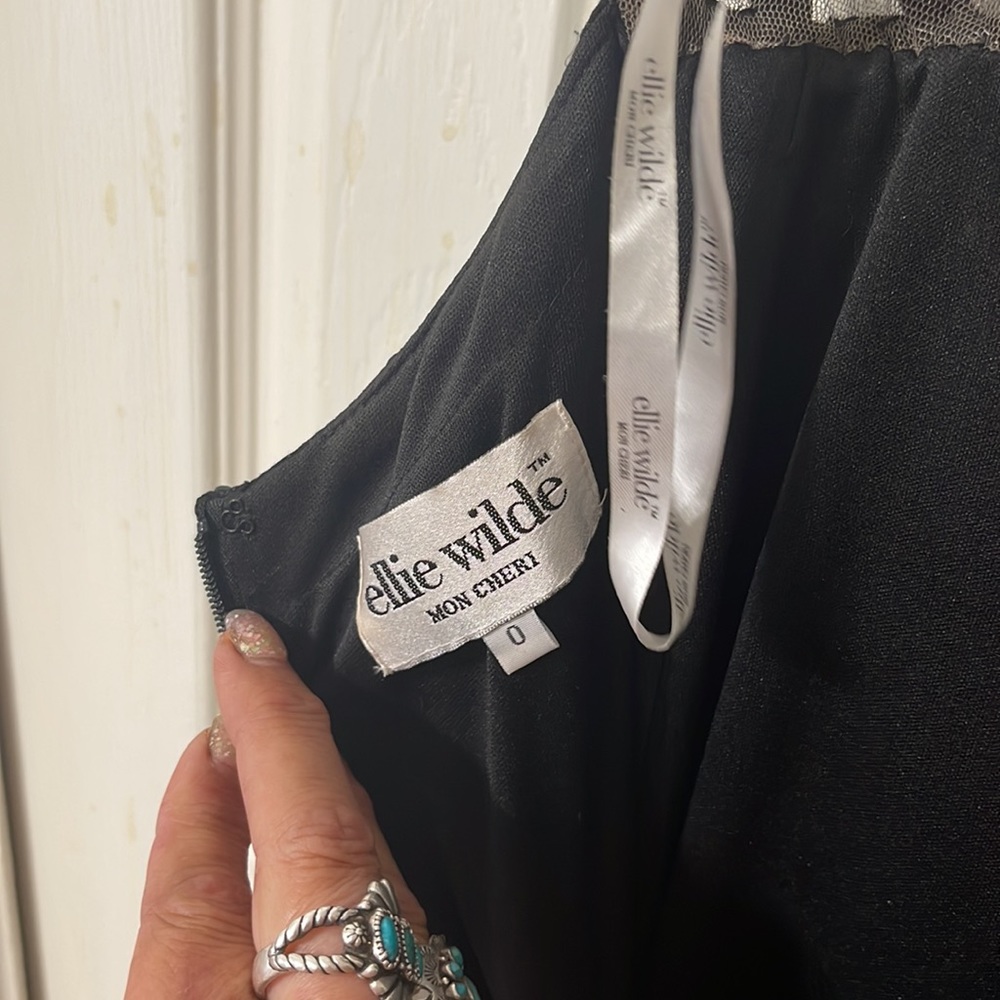Evening gown Gorgeous black dress worn once. Black shiny beading to the floor. - Picture 13 of 17
